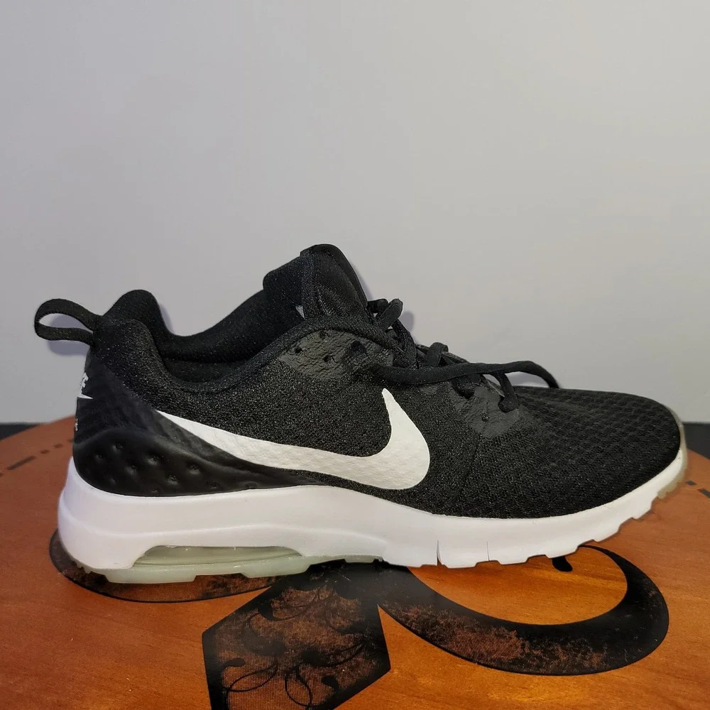 Nike Air Max Motion LW Black White Running Shoes 833260-010 Mens 7 Women 8.5